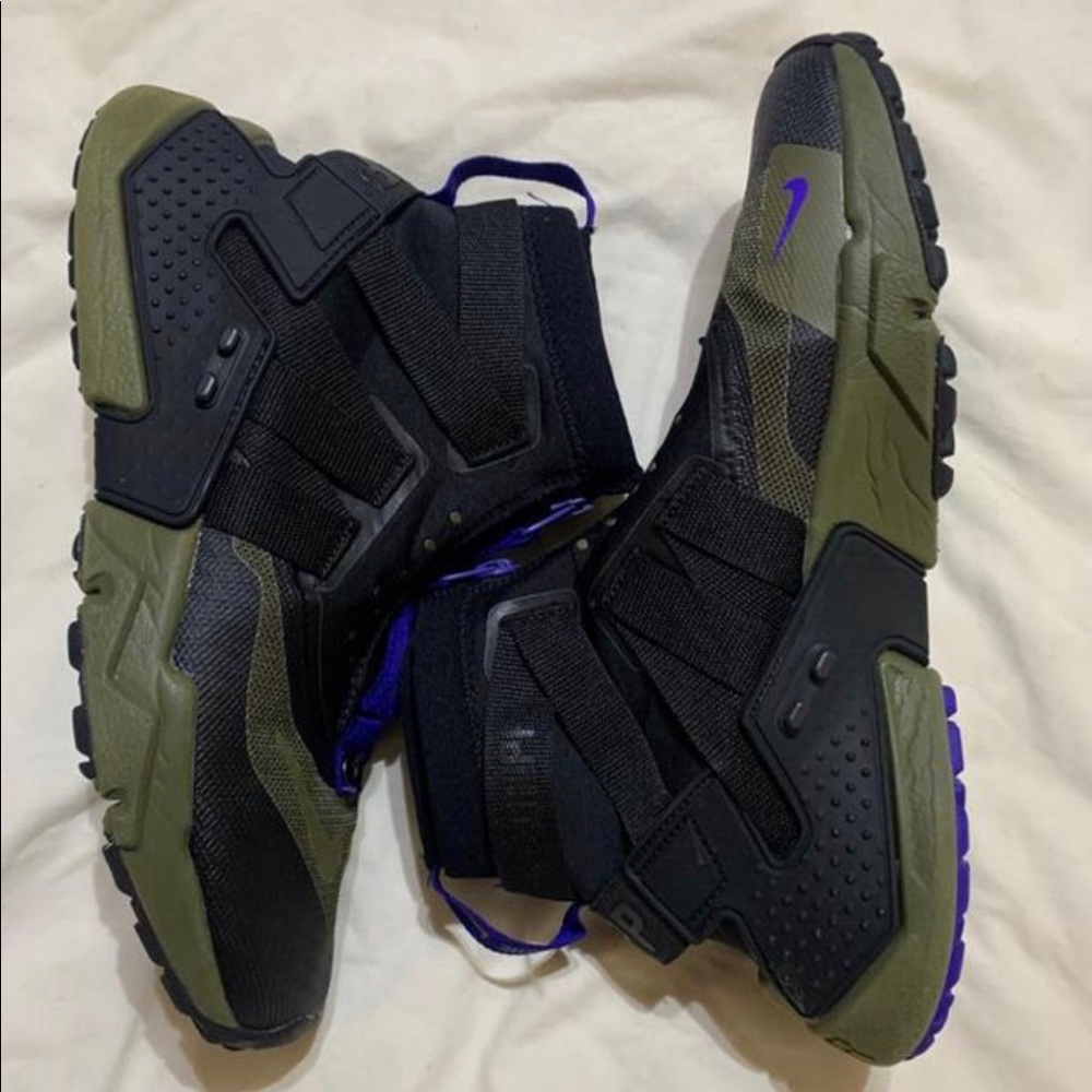 Nike Huarache size 10.5